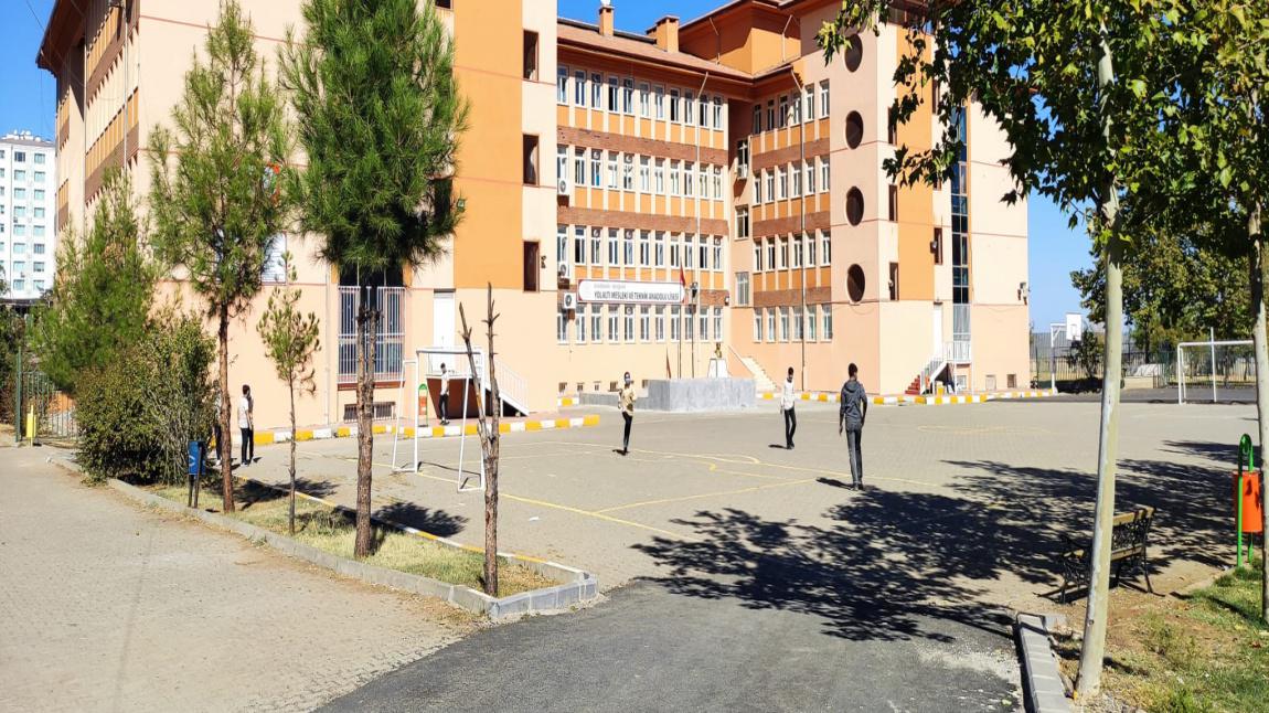 Yolaltı Mesleki ve Teknik Anadolu Lisesi Fotoğrafı